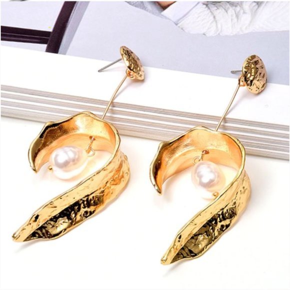 Hang Pearl Long Drop Earrings - Picture 9 of 10